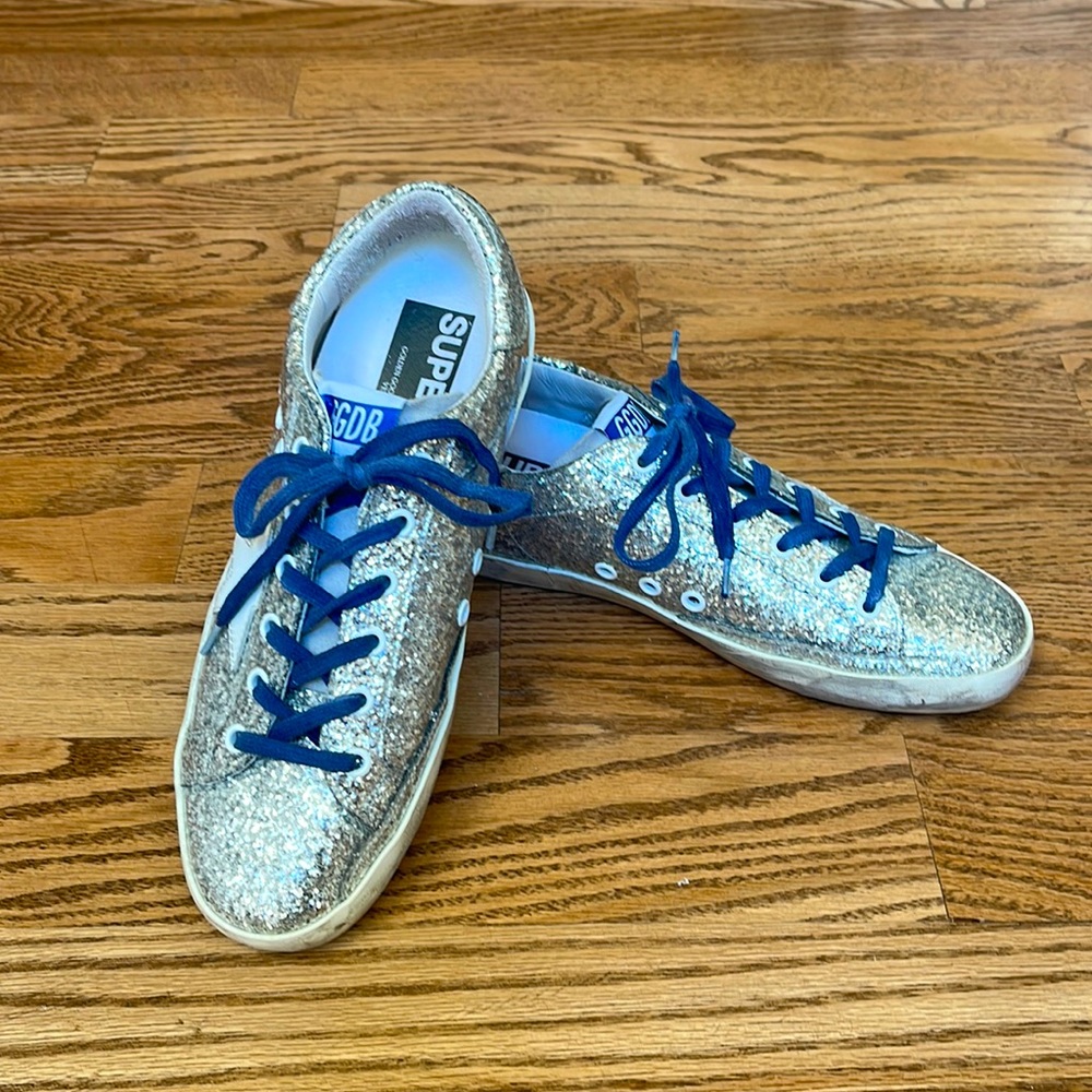 NOT AVAILABLE (sold elsewhere)  Goose Sneaker 39  Size 9